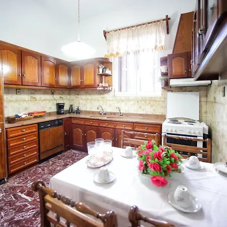 κομψό & πολυτελές νεοκλασικό στο κέντρο της πόλης * Kastoria