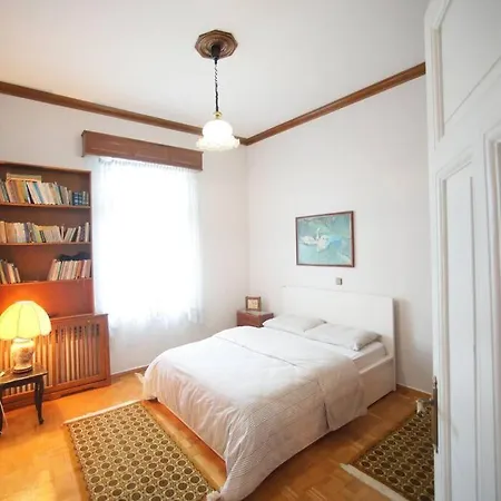 κομψό & πολυτελές νεοκλασικό στο κέντρο της πόλης Prázdninový dům