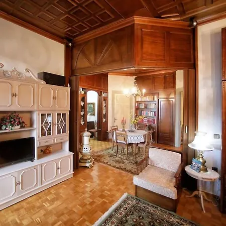 κομψό & πολυτελές νεοκλασικό στο κέντρο της πόλης Prázdninový dům Kastoria