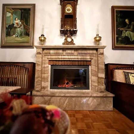 κομψό & πολυτελές νεοκλασικό στο κέντρο της πόλης *