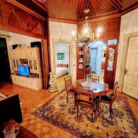 κομψό & πολυτελές νεοκλασικό στο κέντρο της πόλης