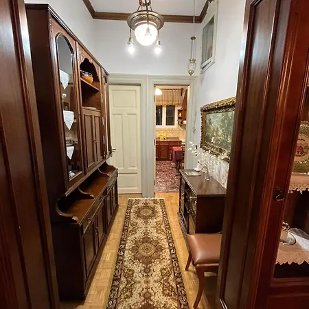 κομψό & πολυτελές νεοκλασικό στο κέντρο της πόλης * Kastoria