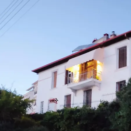 κομψό & πολυτελές νεοκλασικό στο κέντρο της πόλης