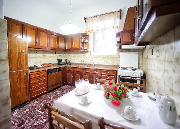 κομψό & πολυτελές νεοκλασικό στο κέντρο της πόλης * Kastoria