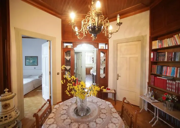 κομψό & πολυτελές νεοκλασικό στο κέντρο της πόλης Hébergement de vacances Kastoria