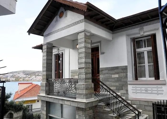 κομψό & πολυτελές νεοκλασικό στο κέντρο της πόλης