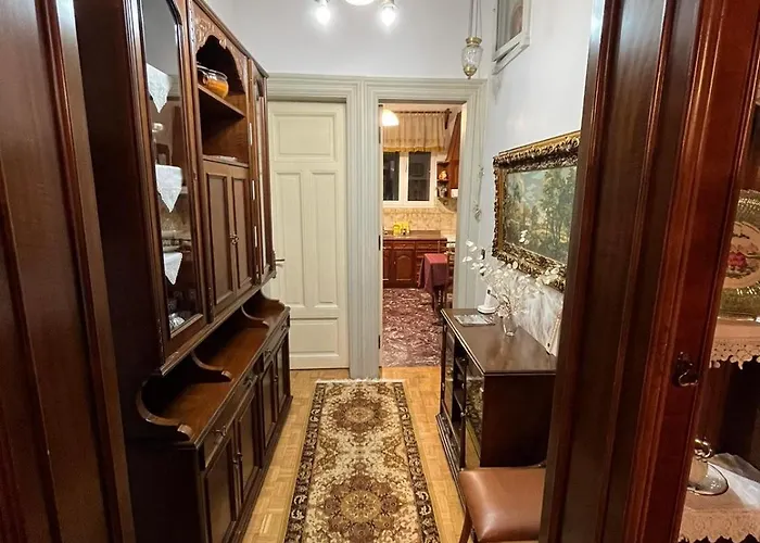 κομψό & πολυτελές νεοκλασικό στο κέντρο της πόλης * Kastoria